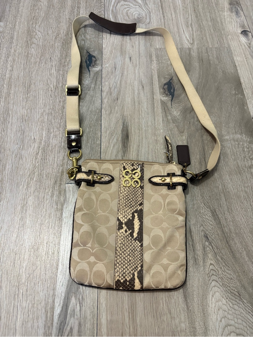 Vintage Coach Beige Signature python trim Crossbody bag
